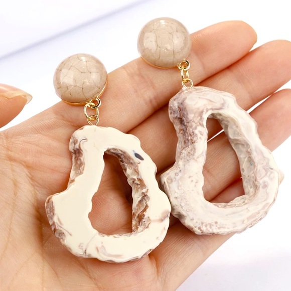 Fashion Big Acrylic Earrings - Picture 2 of 4